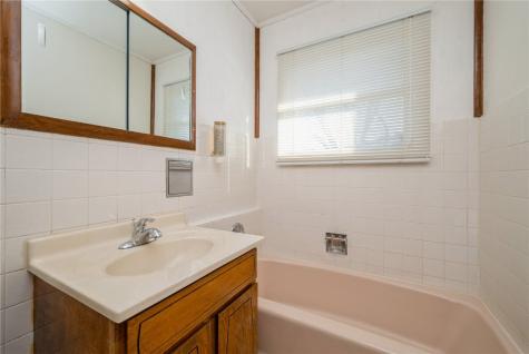 4320 Golf Street NE Cedar Rapids IA 52402