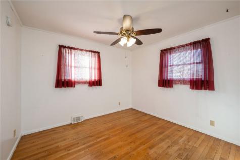 4320 Golf Street NE Cedar Rapids IA 52402