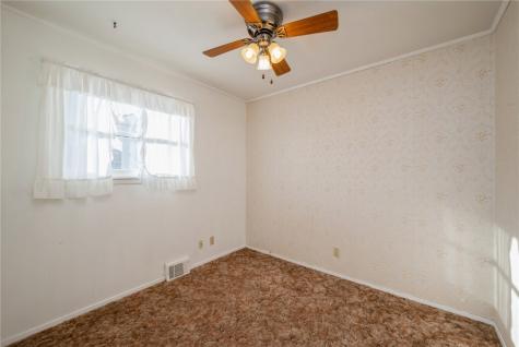 4320 Golf Street NE Cedar Rapids IA 52402