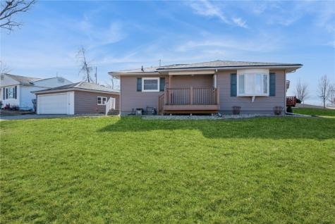 4320 Golf Street NE Cedar Rapids IA 52402