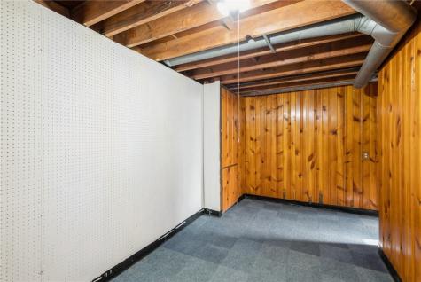 4320 Golf Street NE Cedar Rapids IA 52402