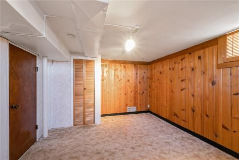 4320 Golf Street NE Cedar Rapids IA 52402