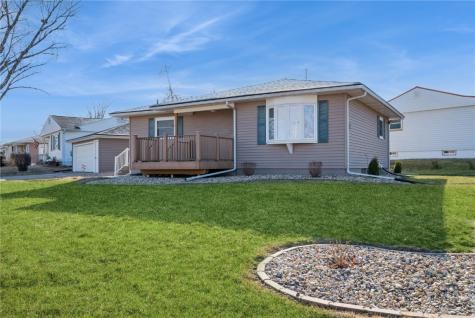4320 Golf Street NE Cedar Rapids IA 52402