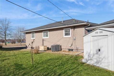 4320 Golf Street NE Cedar Rapids IA 52402