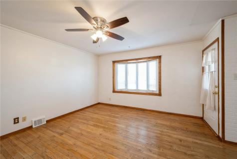 4320 Golf Street NE Cedar Rapids IA 52402