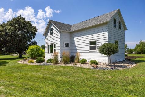 304 Maple Street Center Point IA 52213