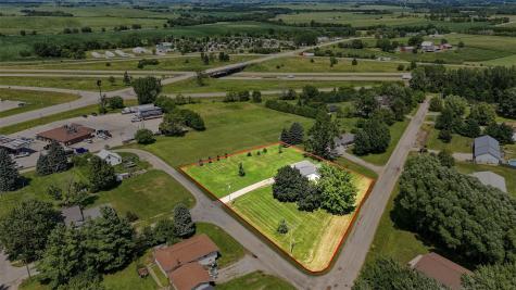 304 Maple Street Center Point IA 52213