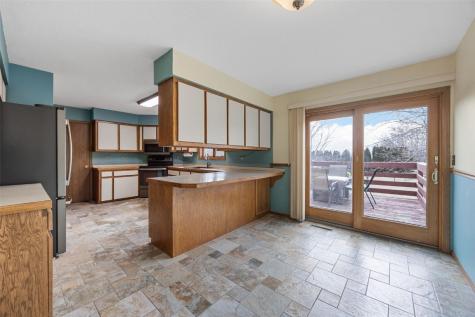 147 W Cemetery Road Fairfax IA 52228