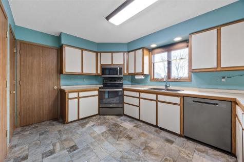 147 W Cemetery Road Fairfax IA 52228