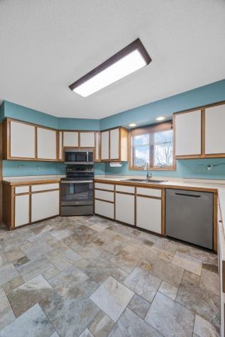 147 W Cemetery Road Fairfax IA 52228