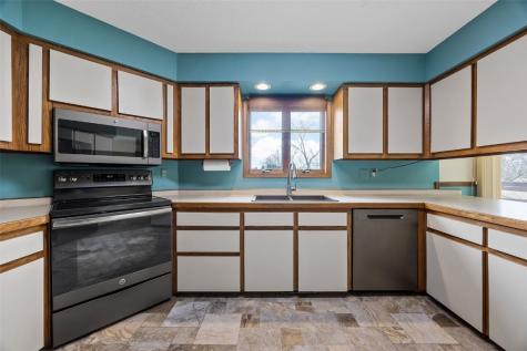 147 W Cemetery Road Fairfax IA 52228