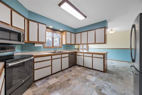 147 W Cemetery Road Fairfax IA 52228