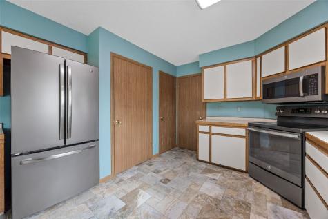 147 W Cemetery Road Fairfax IA 52228