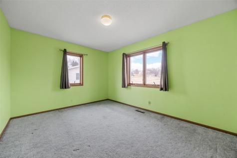 147 W Cemetery Road Fairfax IA 52228