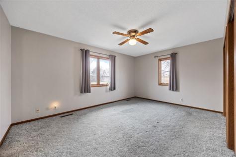 147 W Cemetery Road Fairfax IA 52228
