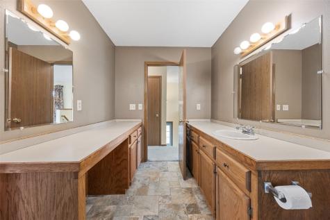147 W Cemetery Road Fairfax IA 52228