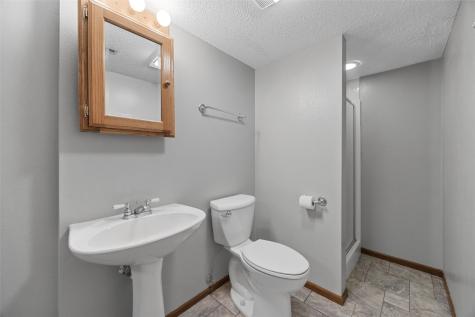 147 W Cemetery Road Fairfax IA 52228