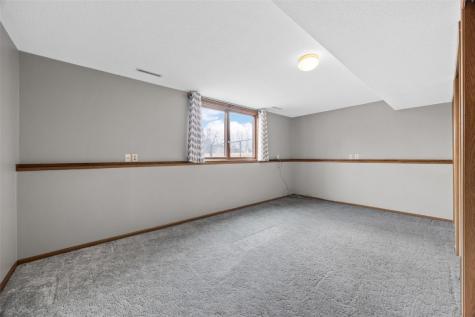 147 W Cemetery Road Fairfax IA 52228