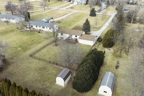 147 W Cemetery Road Fairfax IA 52228