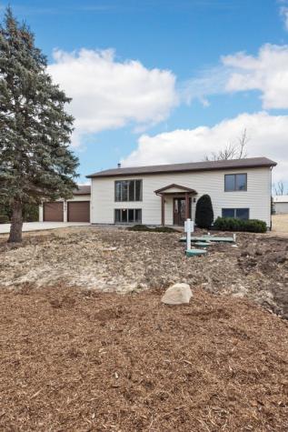 147 W Cemetery Road Fairfax IA 52228