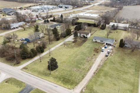 147 W Cemetery Road Fairfax IA 52228