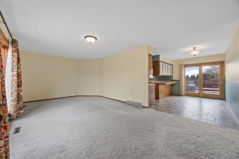 147 W Cemetery Road Fairfax IA 52228