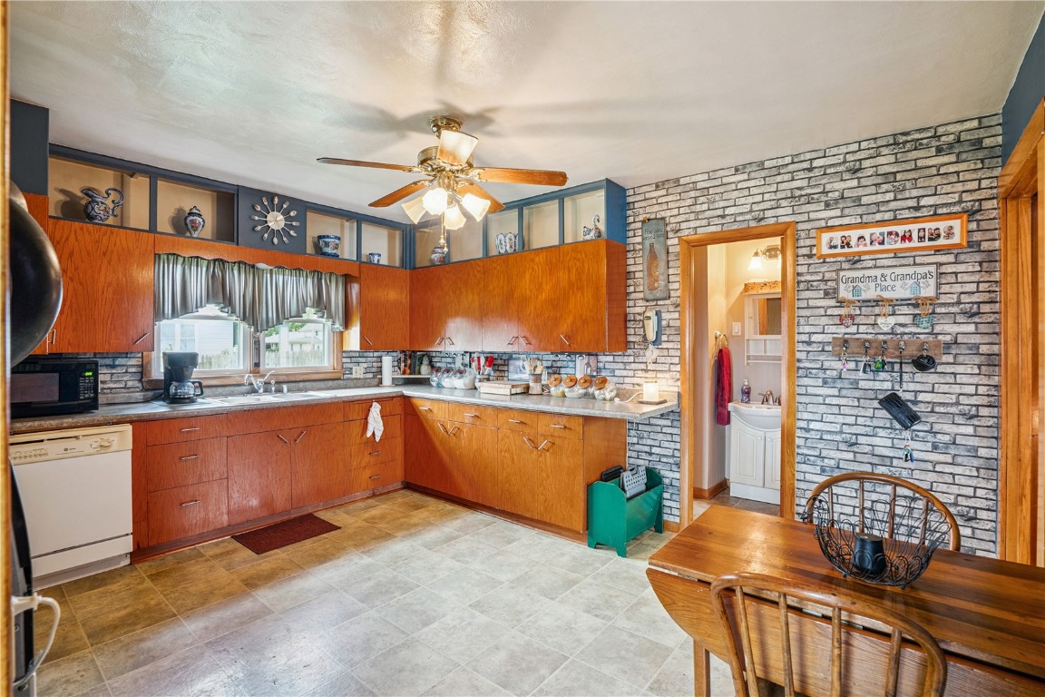501 Jefferson Avenue Lowden IA 52255