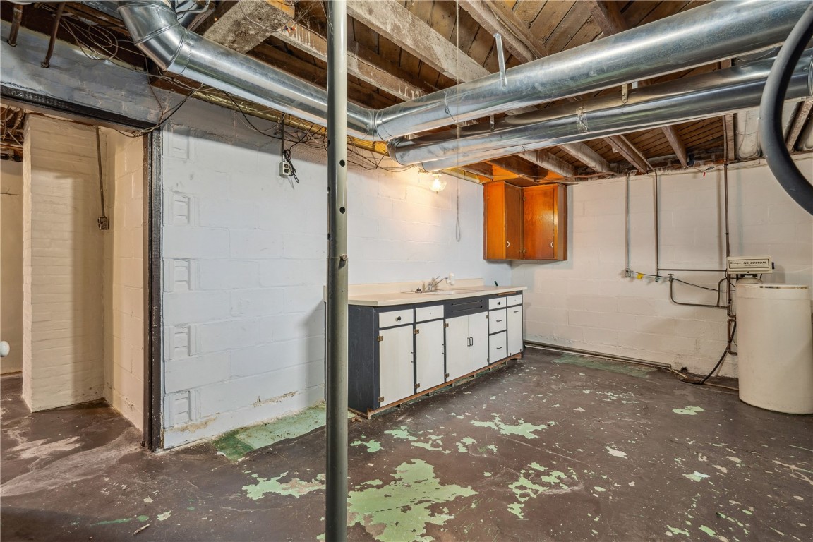 501 Jefferson Avenue Lowden IA 52255