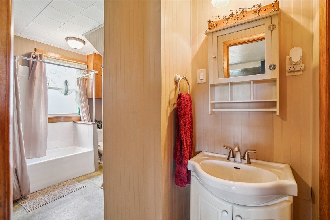 501 Jefferson Avenue Lowden IA 52255