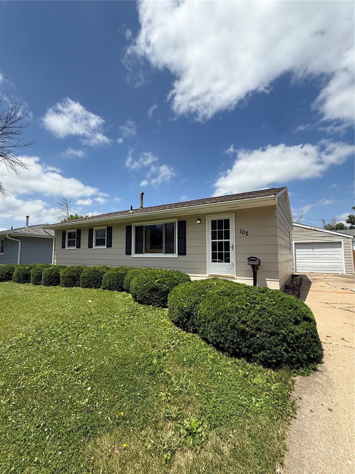 102 27th Avenue Drive SW Cedar Rapids IA 52404