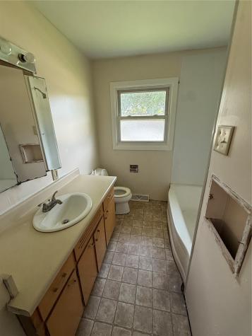 102 27th Avenue Drive SW Cedar Rapids IA 52404