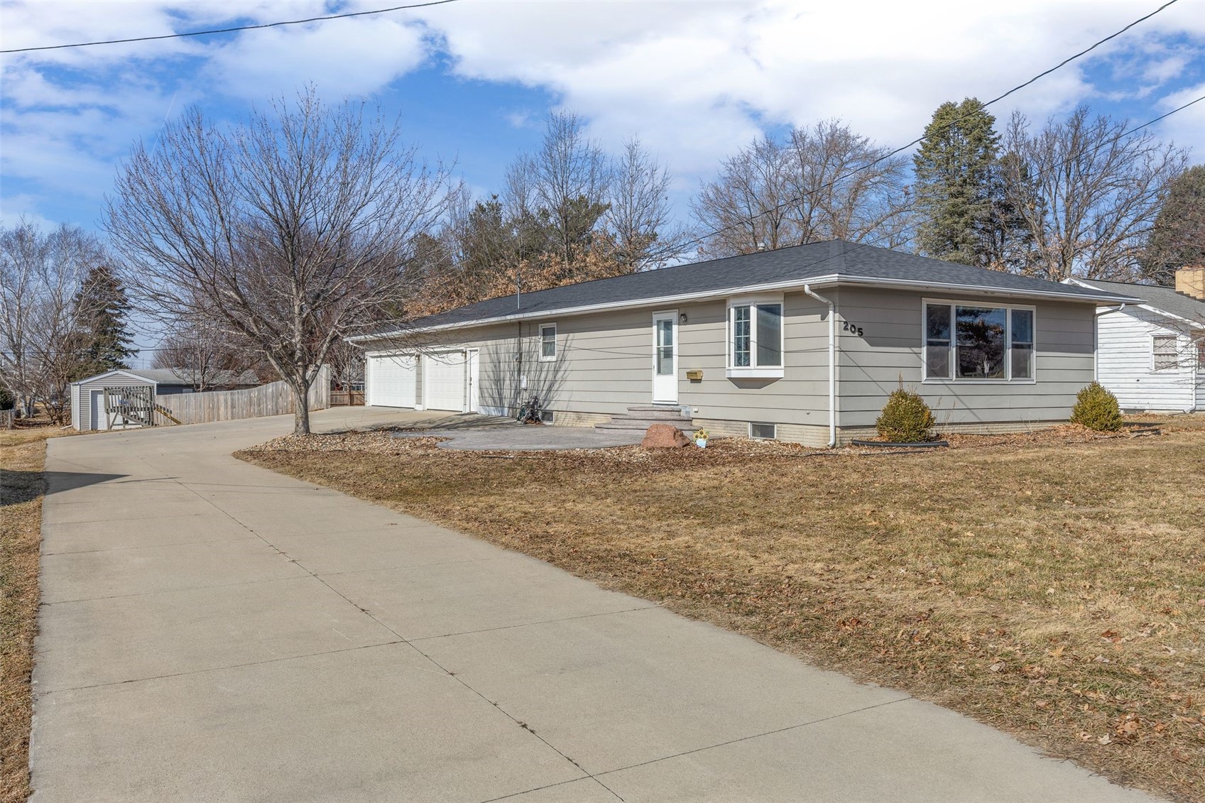 205 N 9th Avenue Vinton IA 52349