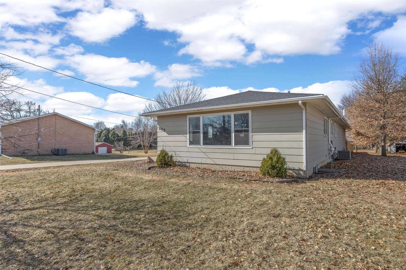 205 N 9th Avenue Vinton IA 52349