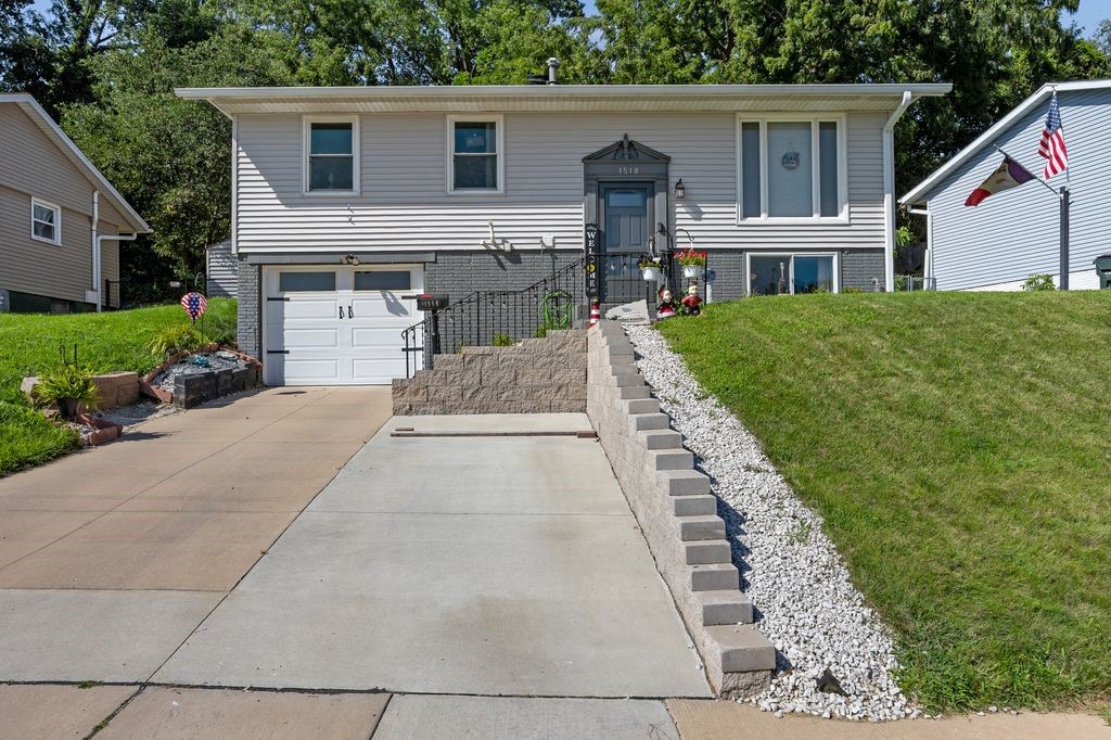 1518 Seminole Avenue NW Cedar Rapids IA 52405
