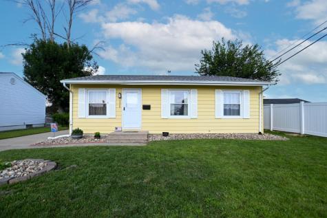 5500 Sharon Lane NW Cedar Rapids IA 52405