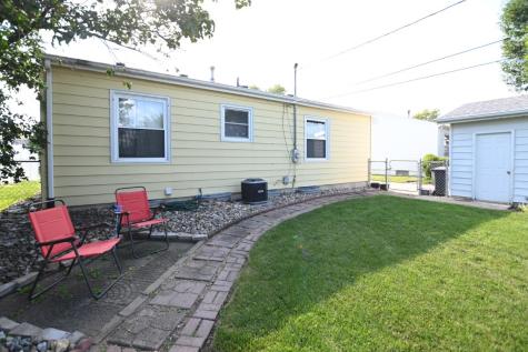 5500 Sharon Lane NW Cedar Rapids IA 52405