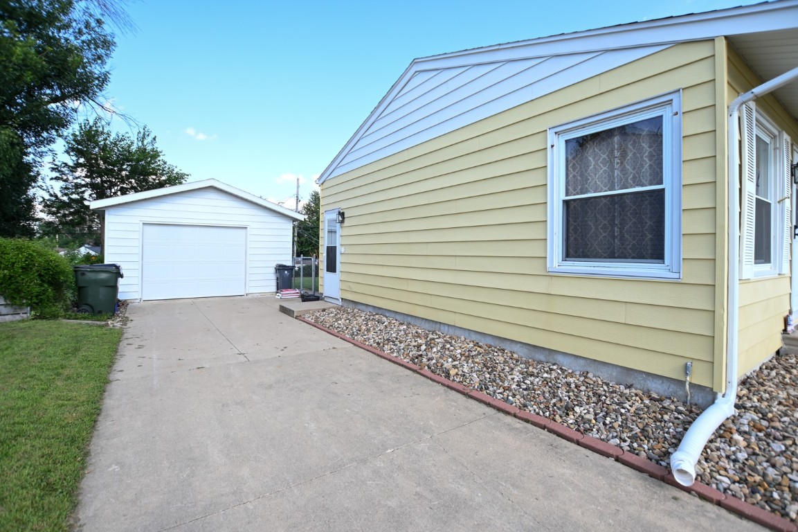 5500 Sharon Lane NW Cedar Rapids IA 52405