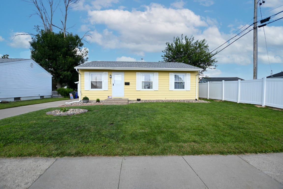 5500 Sharon Lane NW Cedar Rapids IA 52405