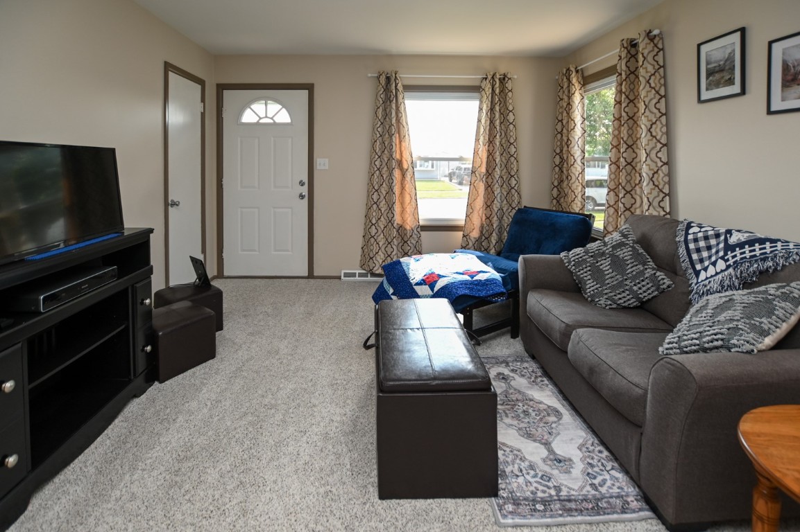5500 Sharon Lane NW Cedar Rapids IA 52405