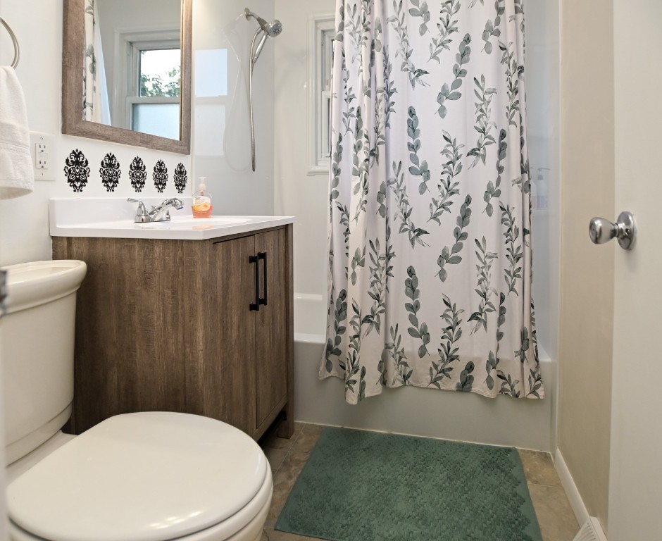 5500 Sharon Lane NW Cedar Rapids IA 52405