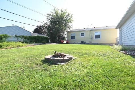 5500 Sharon Lane NW Cedar Rapids IA 52405