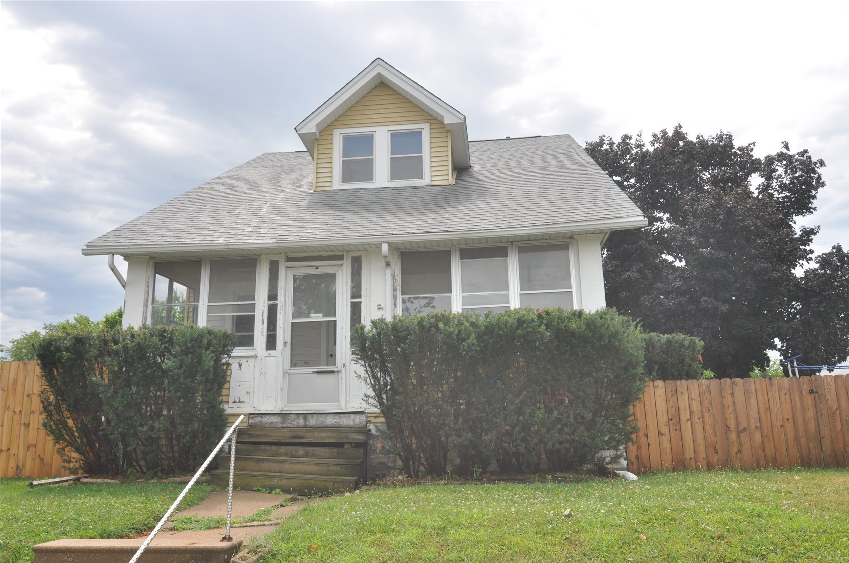 633 19th Avenue Cedar Rapids IA 52404