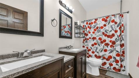 1214 E 13th Street Vinton IA 52349