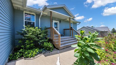 1214 E 13th Street Vinton IA 52349