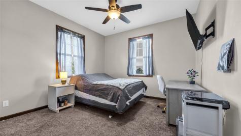 1214 E 13th Street Vinton IA 52349