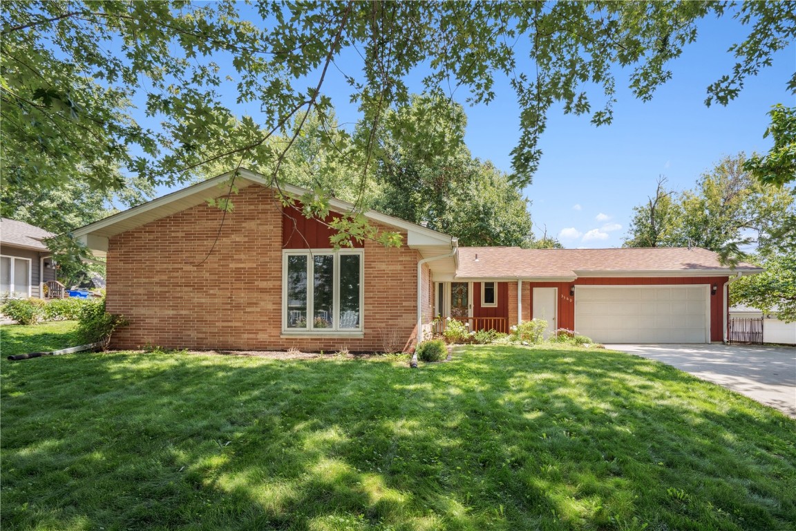3360 Circle Drive NE Cedar Rapids IA 52402