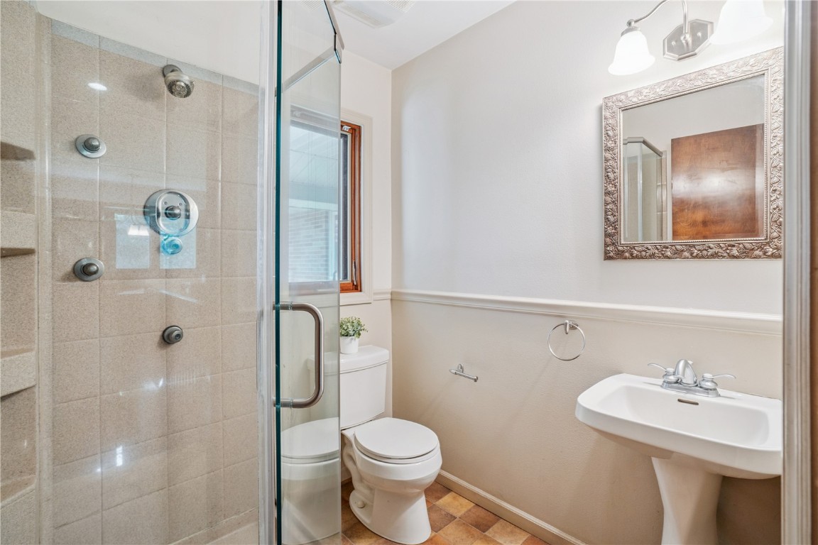 3360 Circle Drive NE Cedar Rapids IA 52402