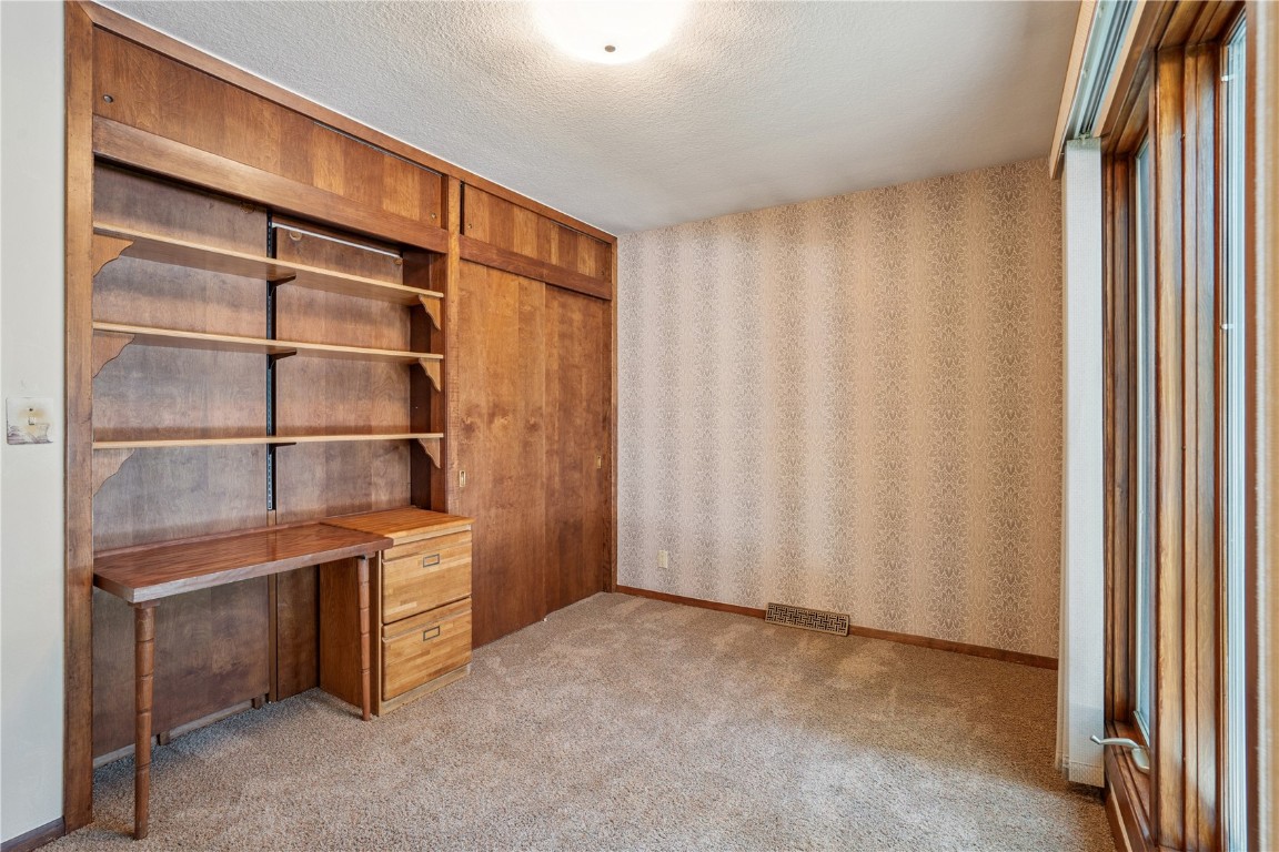 3360 Circle Drive NE Cedar Rapids IA 52402