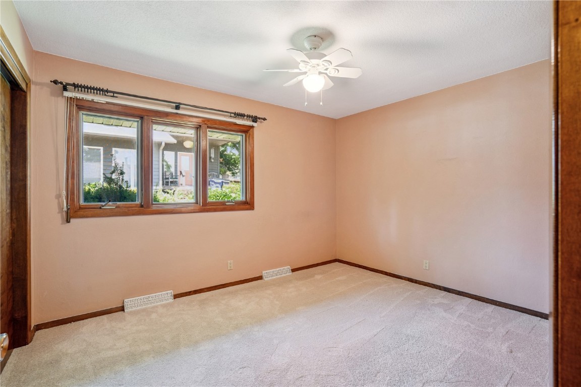 3360 Circle Drive NE Cedar Rapids IA 52402