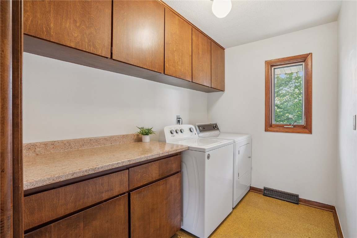 3360 Circle Drive NE Cedar Rapids IA 52402